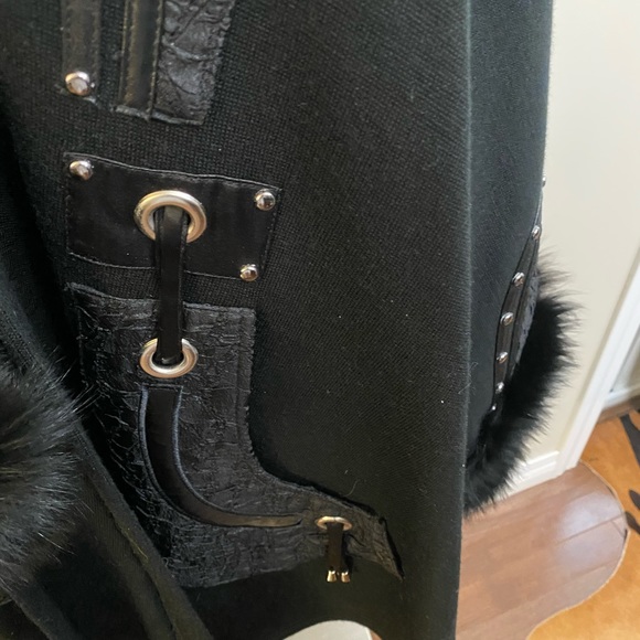 Beautiful winter coat /poncho/ - Picture 8 of 10